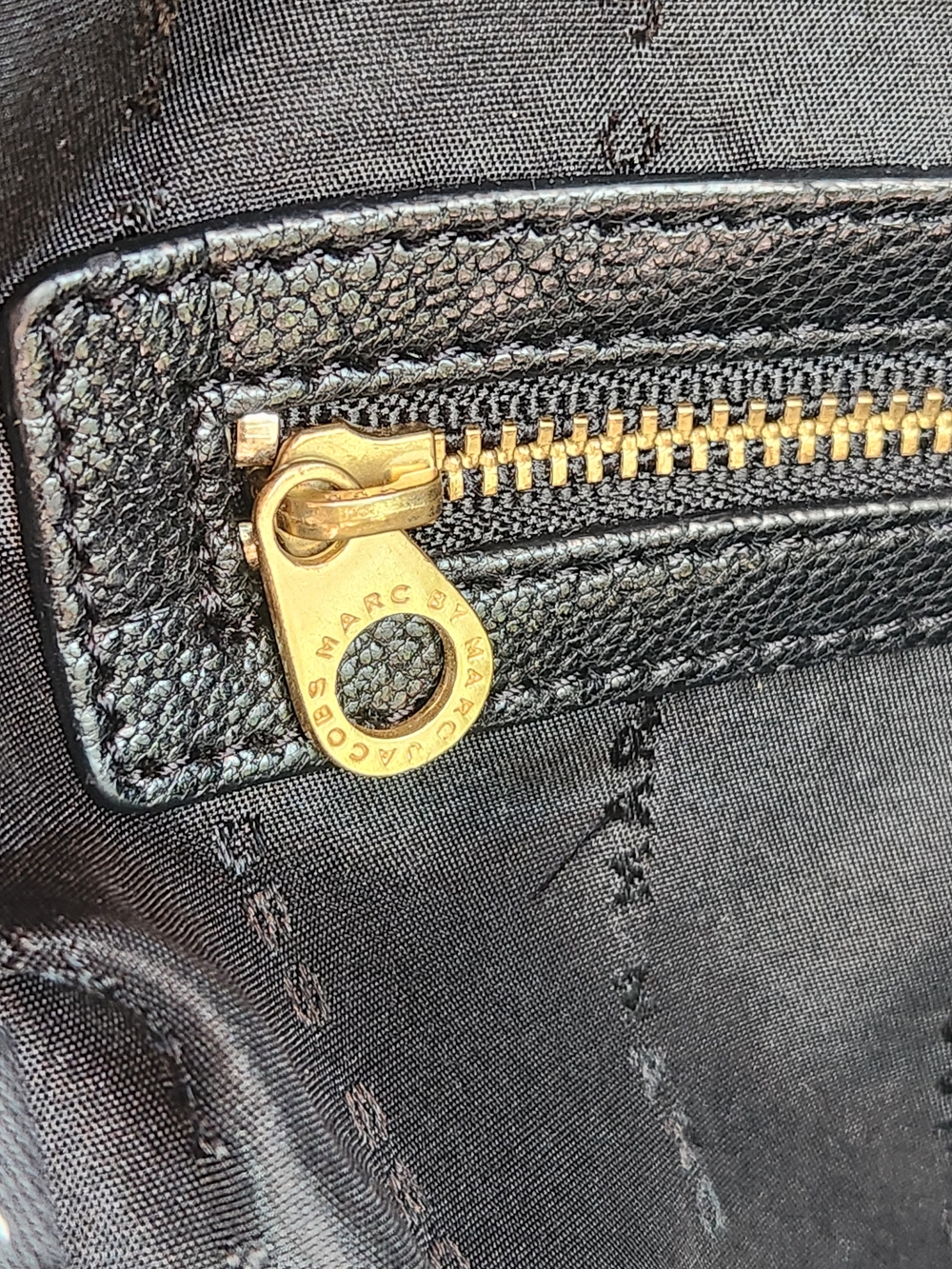 Marc Jacobs Black Leather Larger Satchel Bag with Gold Hardware EUC - Picture 12 of 16